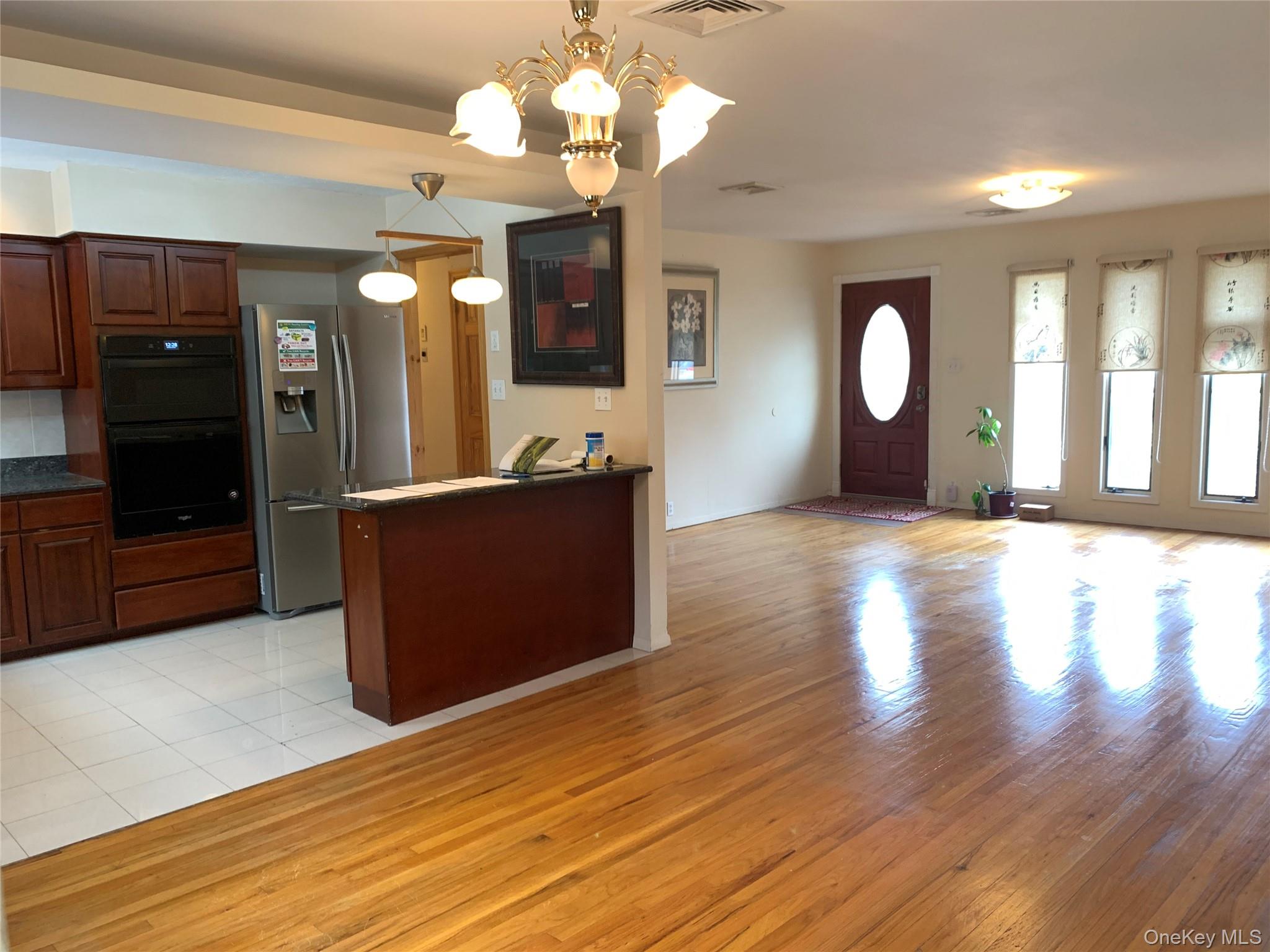 29 Martin Place Syosset, NY 11791 - Photo 10 of 30