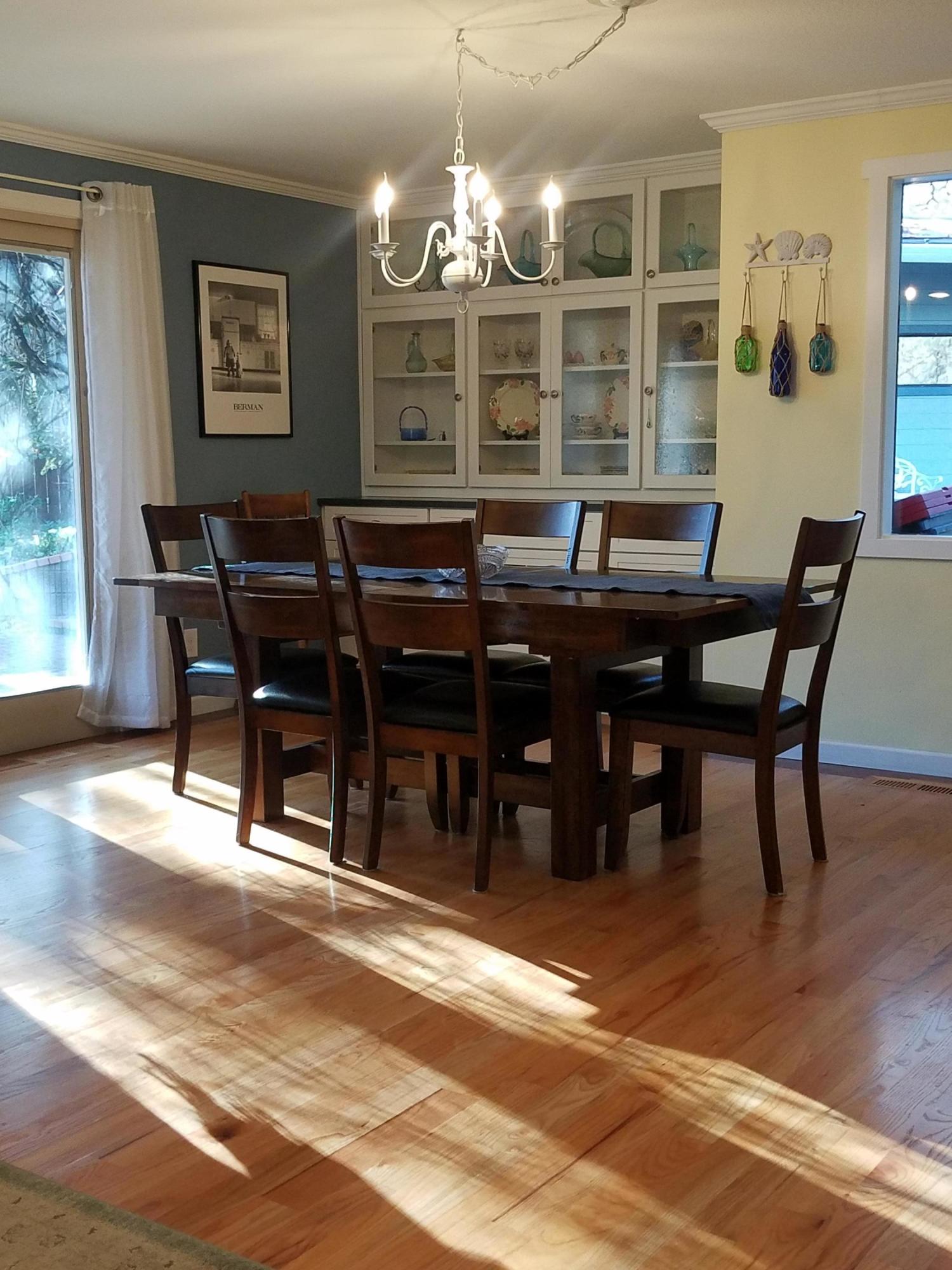 7837 Colonial Way Central Point, OR 97502 - Photo 6 of 25 a view of a dining room with furniture and wooden floor
