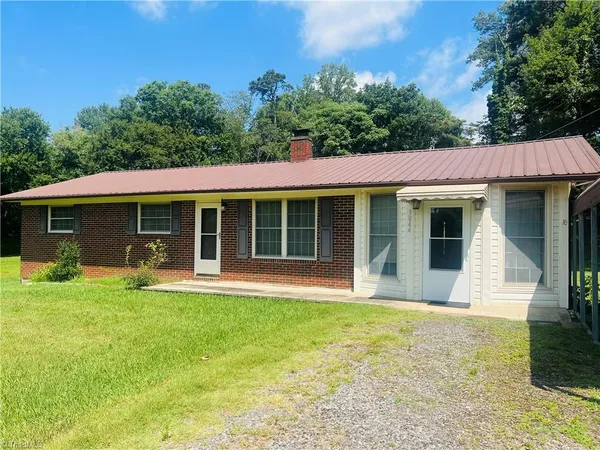 $229,900 | 3844 Highway 268, Siloam, NC 27047