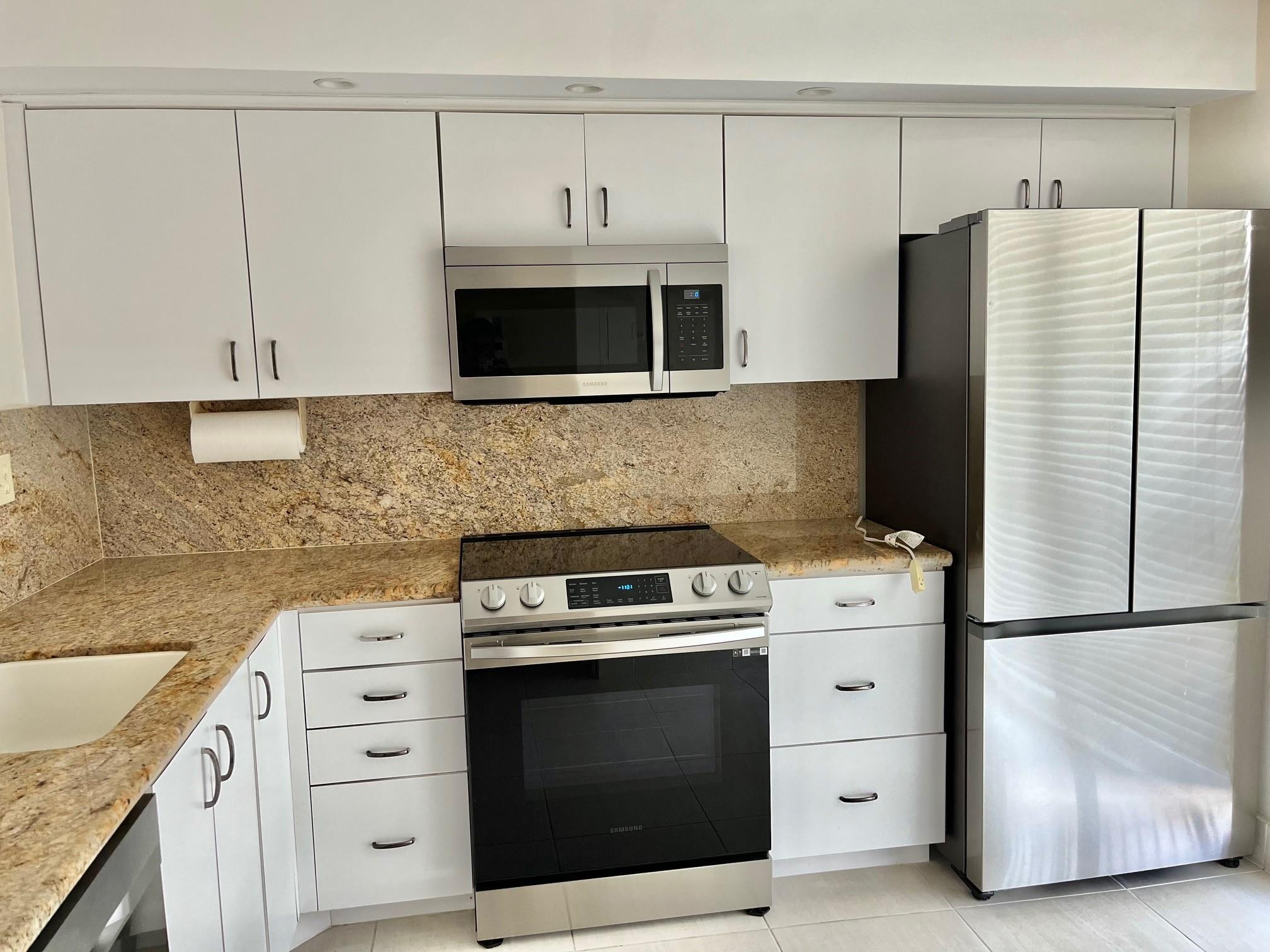 521 North Riverside Drive, Unit 1004 Pompano Beach, FL 33062 - Photo 34 of 64 Kitchen