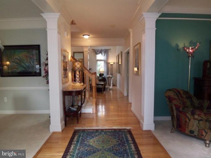 2063 Madrillon Road Vienna, VA 22182 - Photo 4 of 24 Entrance / Foyer