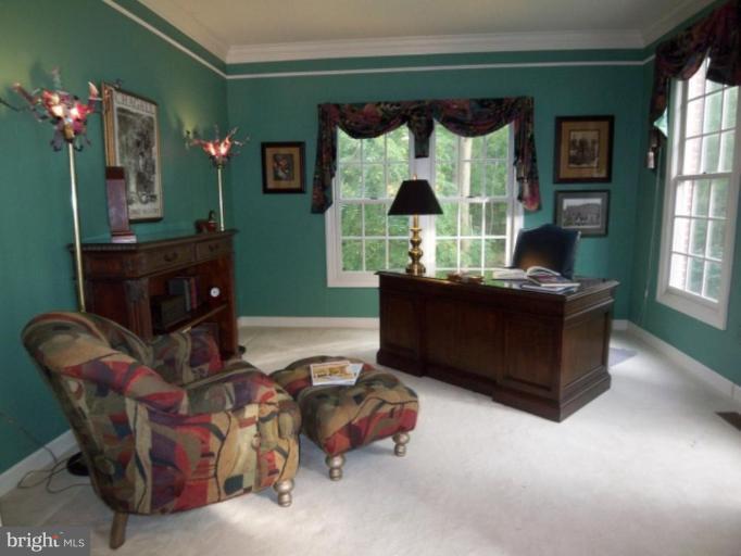 2063 Madrillon Road Vienna, VA 22182 - Photo 5 of 24 Living Room