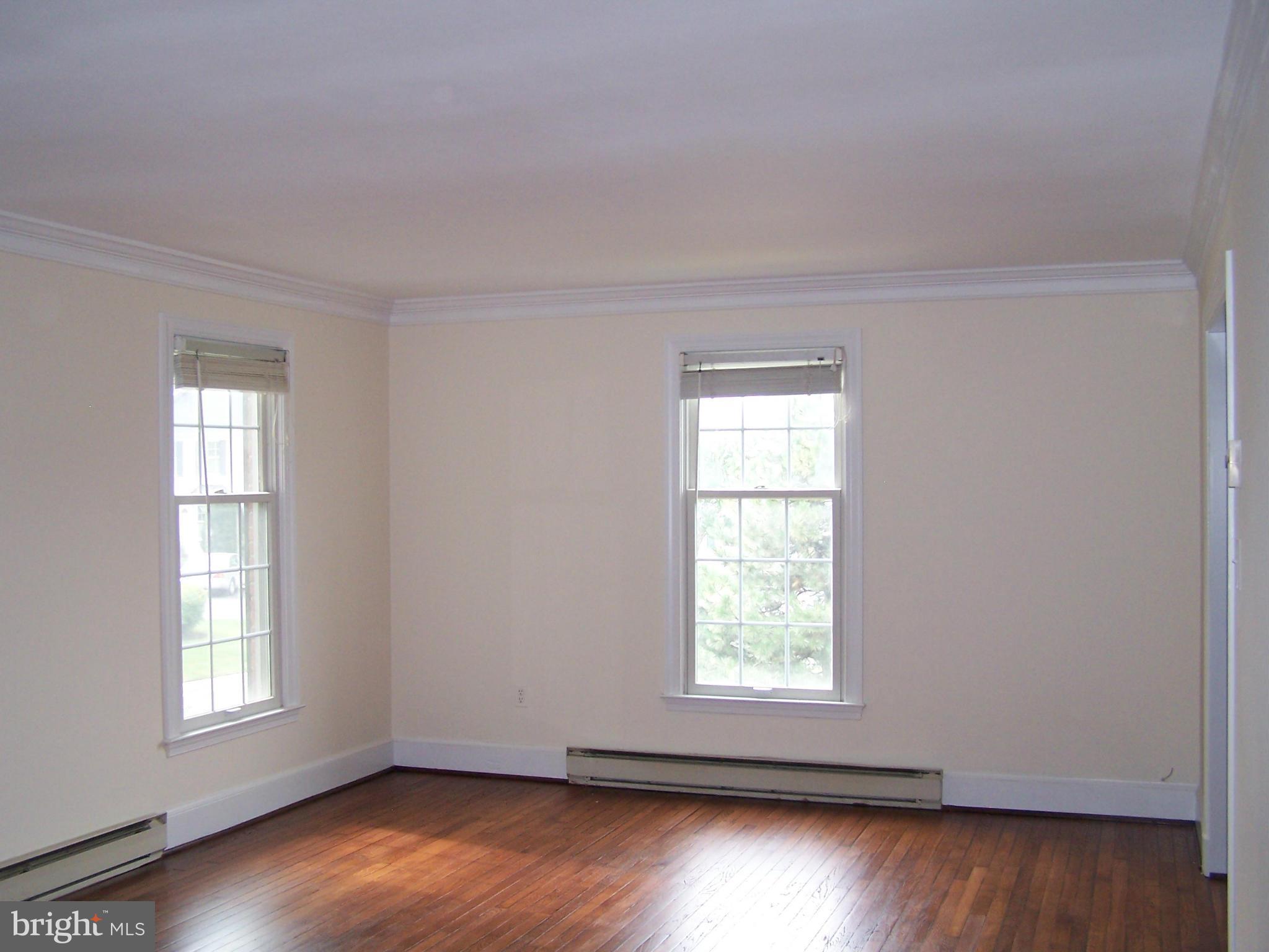 6434 Eastleigh Court Springfield, VA 22152 - Photo 11 of 30 Living Room