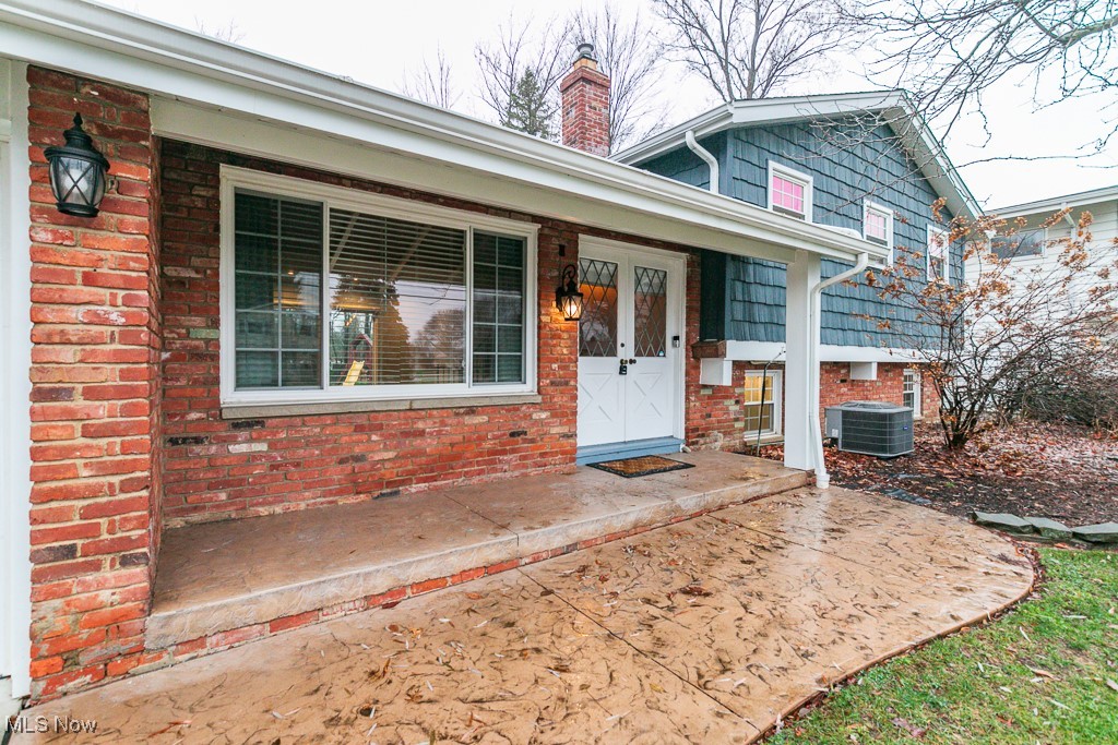 2042 Marshfield Road Cleveland, OH 44124 - Photo 2 of 31 Gallery Image 2