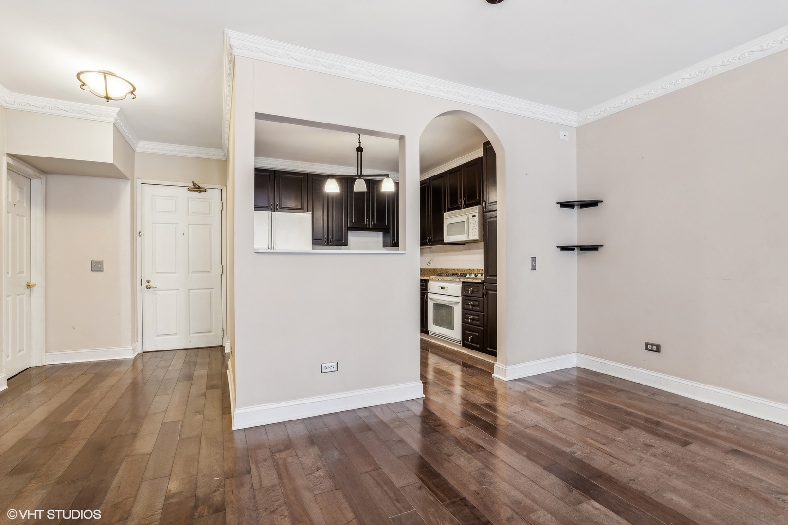 55 West Delaware Place, Unit 519 Chicago, IL 60610 - Photo 6 of 17