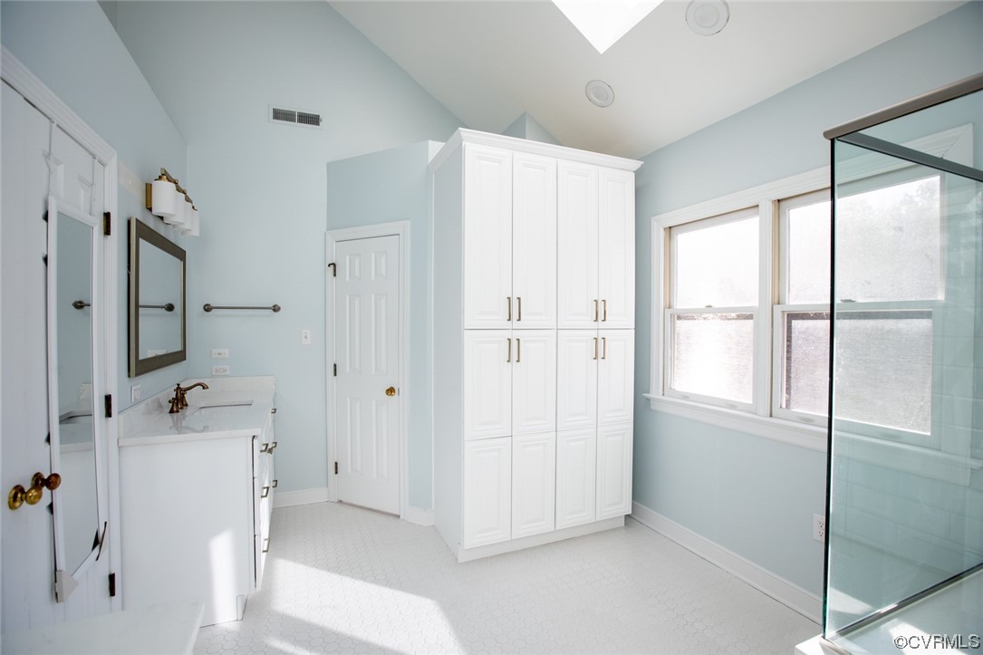 92 Ropp Road Farmville, VA 23901 - Photo 33 of 48 Primary Ensuite Bath