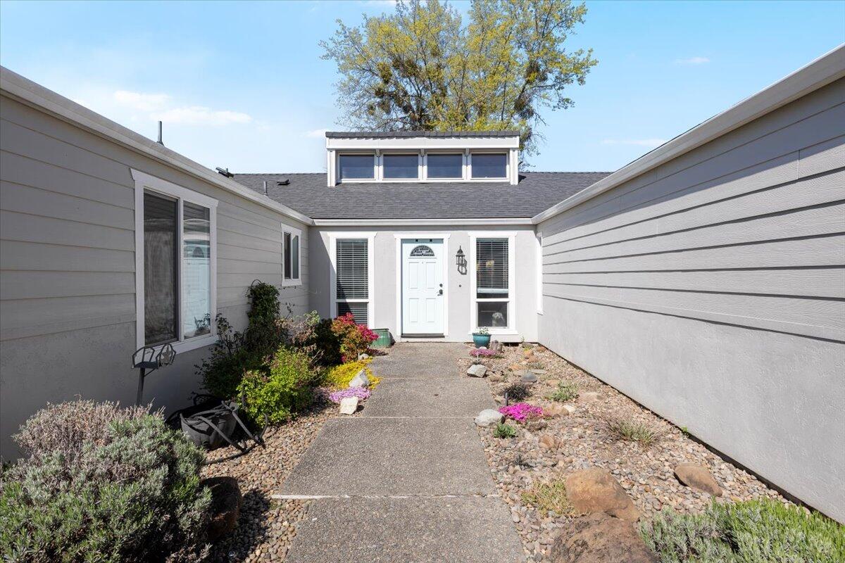 2671 Aldersgate Road Medford, OR 97504 - Photo 4 of 36 05-CI_2864