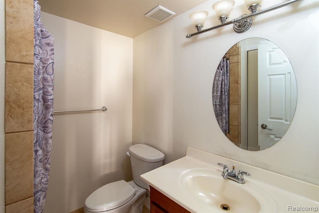 29870 West 12 Mile Road, Unit 704 Farmington, MI 48334 - Photo 15 of 16