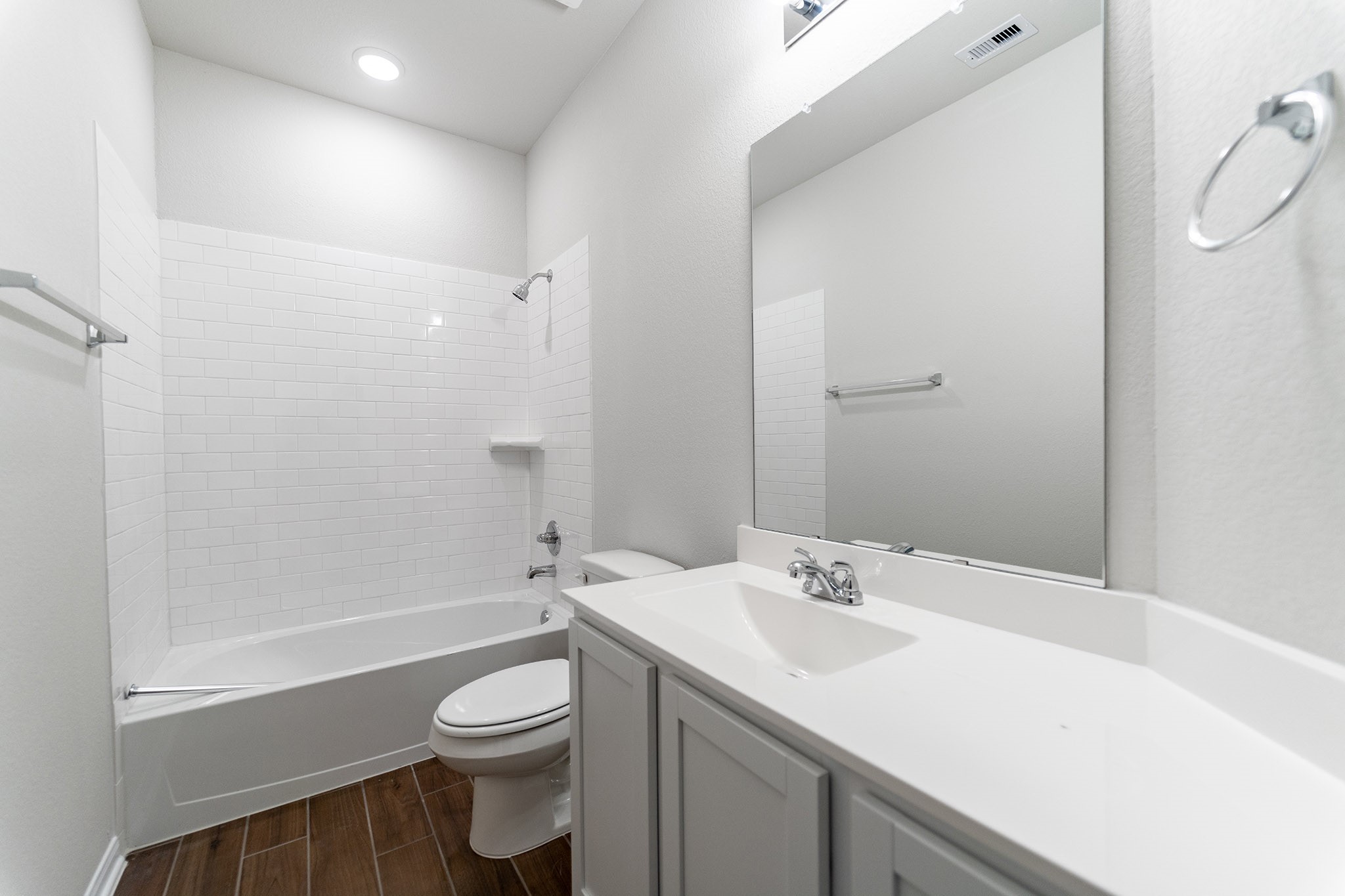 1926 Middle Pass Lane Angleton, TX 77515 - Photo 7 of 22 Gallery Image 7