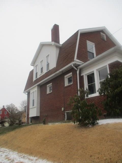 560 5th Street Butler, PA 16001 - Photo 19 of 20 side of house down side alley