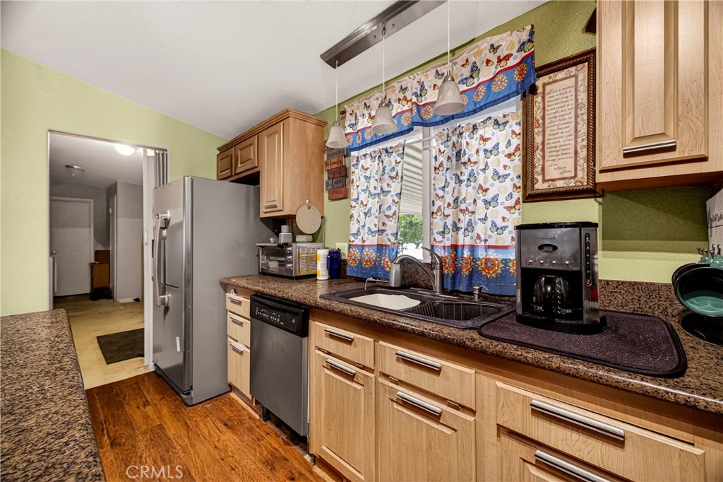 32 Sheldon Avenue Gridley, CA 95948 - Photo 21 of 75 a kitchen with stainless steel appliances granite countertop a refrigerator stove and sink