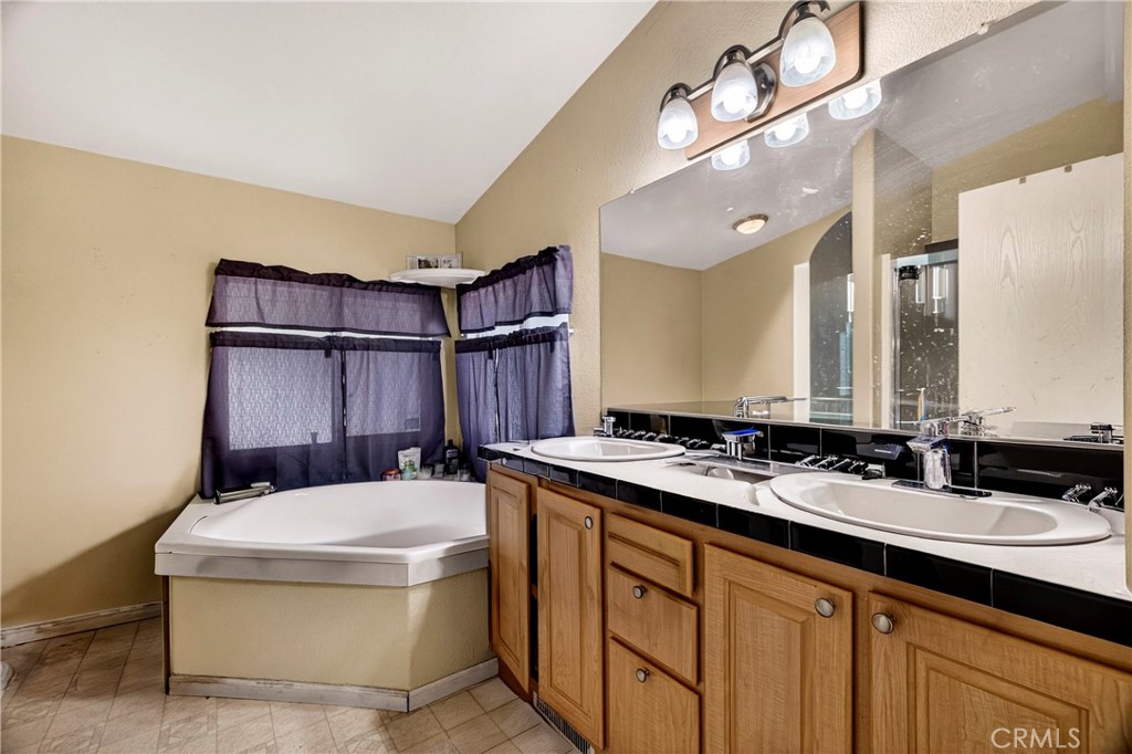 32 Sheldon Avenue Gridley, CA 95948 - Photo 31 of 75 a bathroom with a sink and a mirror