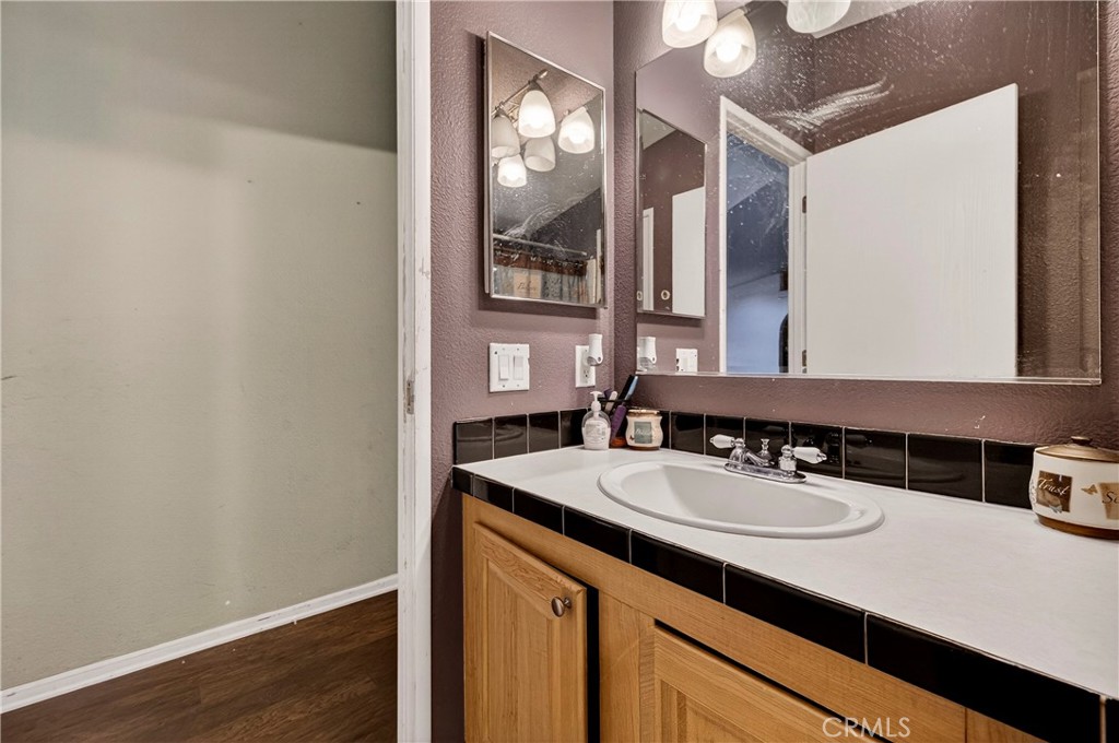 32 Sheldon Avenue Gridley, CA 95948 - Photo 39 of 75 a bathroom with a sink and a mirror