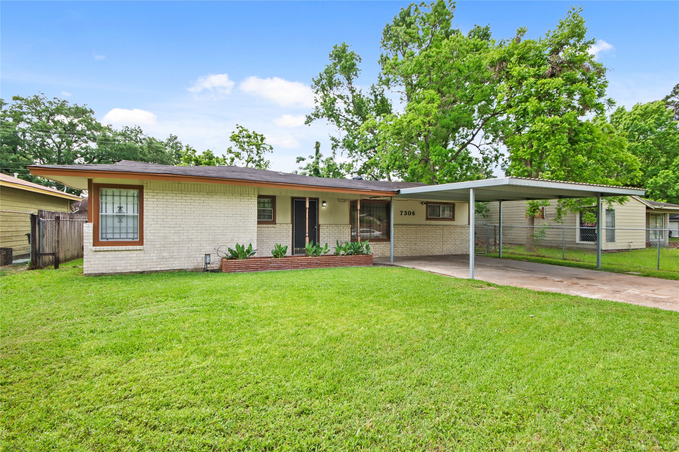 7306 Parker Road Houston, TX 77016 - Photo 8 of 19 Gallery Image 8