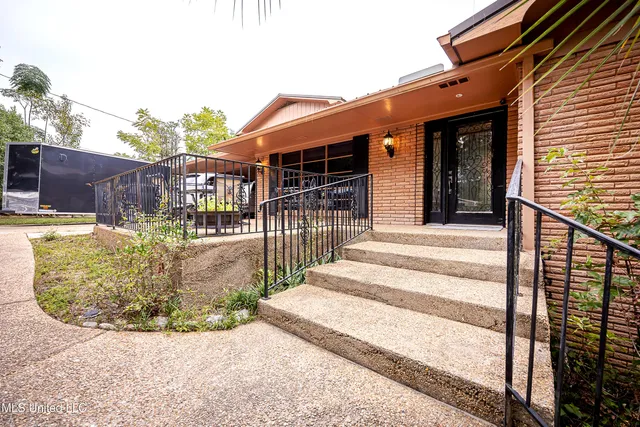 $950,000 | 1204 Hill Crest Road, Ocean Springs, MS 39564