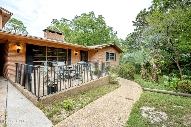 $950,000 | 1204 Hill Crest Road, Ocean Springs, MS 39564