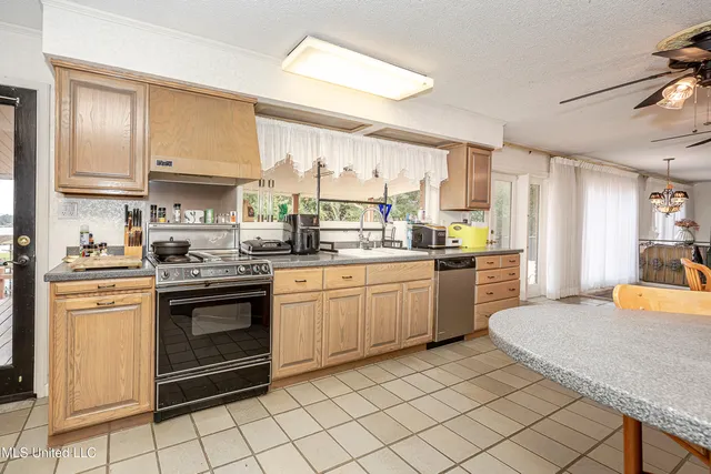 $950,000 | 1204 Hill Crest Road, Ocean Springs, MS 39564