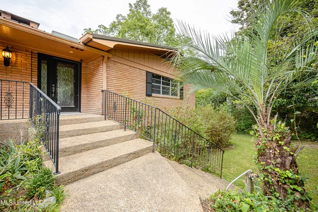 $950,000 | 1204 Hill Crest Road, Ocean Springs, MS 39564