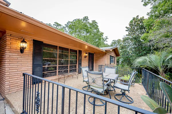 $950,000 | 1204 Hill Crest Road, Ocean Springs, MS 39564
