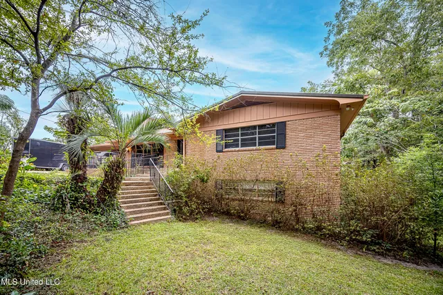 $950,000 | 1204 Hill Crest Road, Ocean Springs, MS 39564