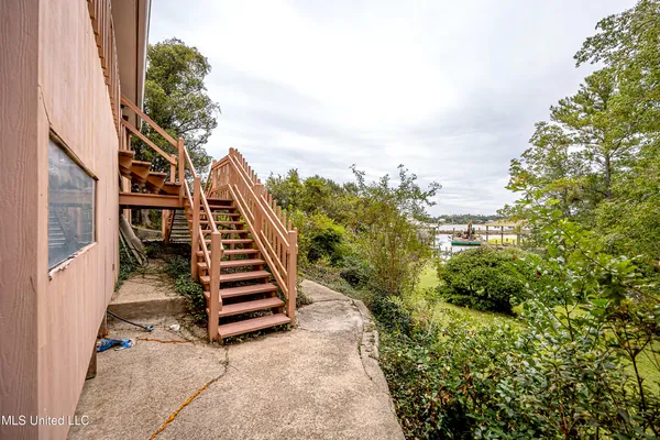 $950,000 | 1204 Hill Crest Road, Ocean Springs, MS 39564