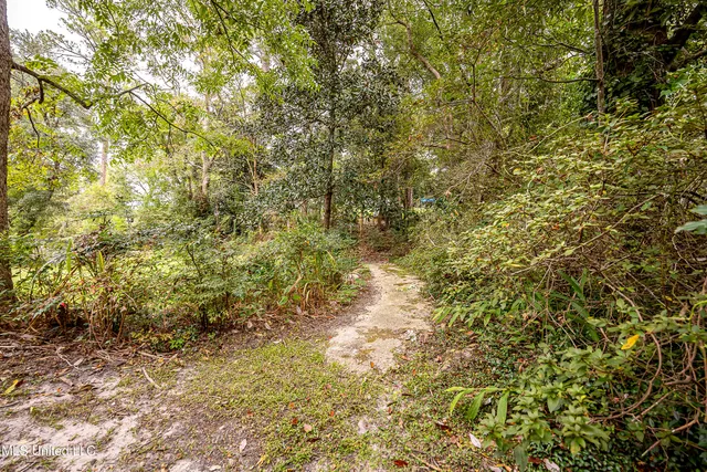 $950,000 | 1204 Hill Crest Road, Ocean Springs, MS 39564