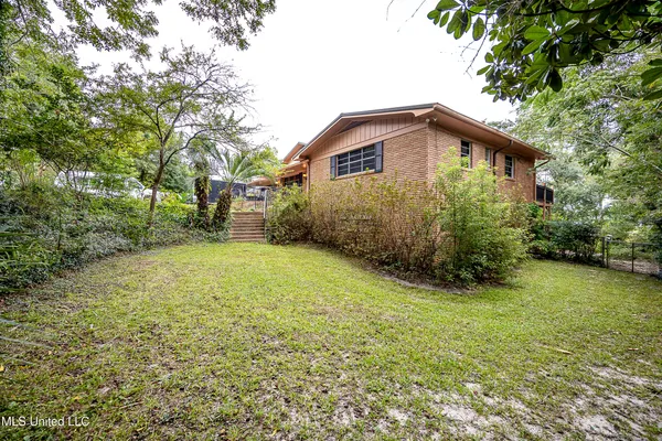 $950,000 | 1204 Hill Crest Road, Ocean Springs, MS 39564