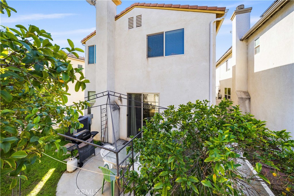 9352 Condor Court Pacoima, CA 91331 - Photo 19 of 23 a backyard of a house