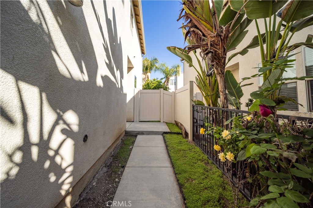 9352 Condor Court Pacoima, CA 91331 - Photo 3 of 23 a view of a pathway with a yard