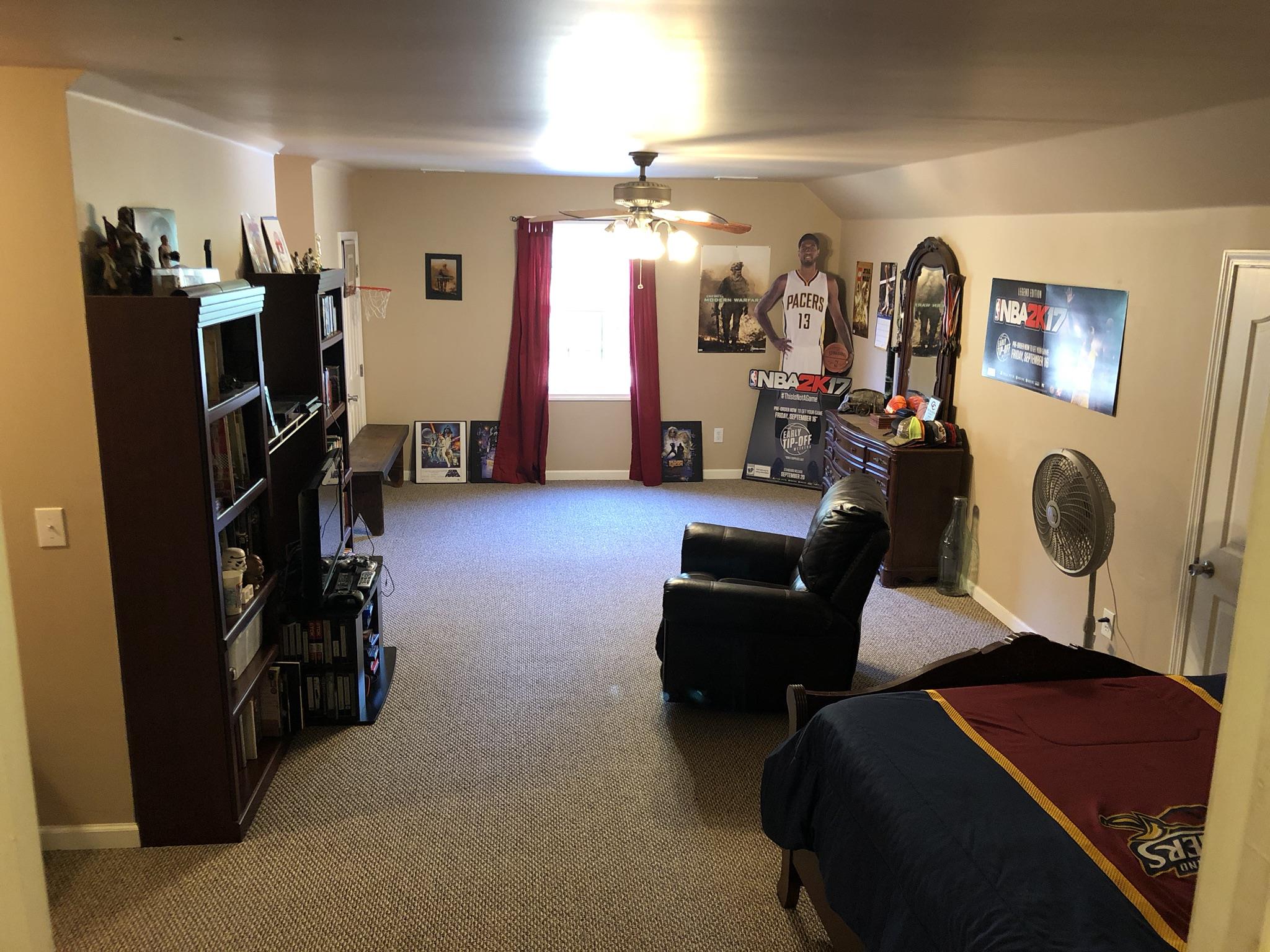 3046 Wayside Road Manchester, TN 37355 - Photo 20 of 30 a living room with furniture and a gym machine