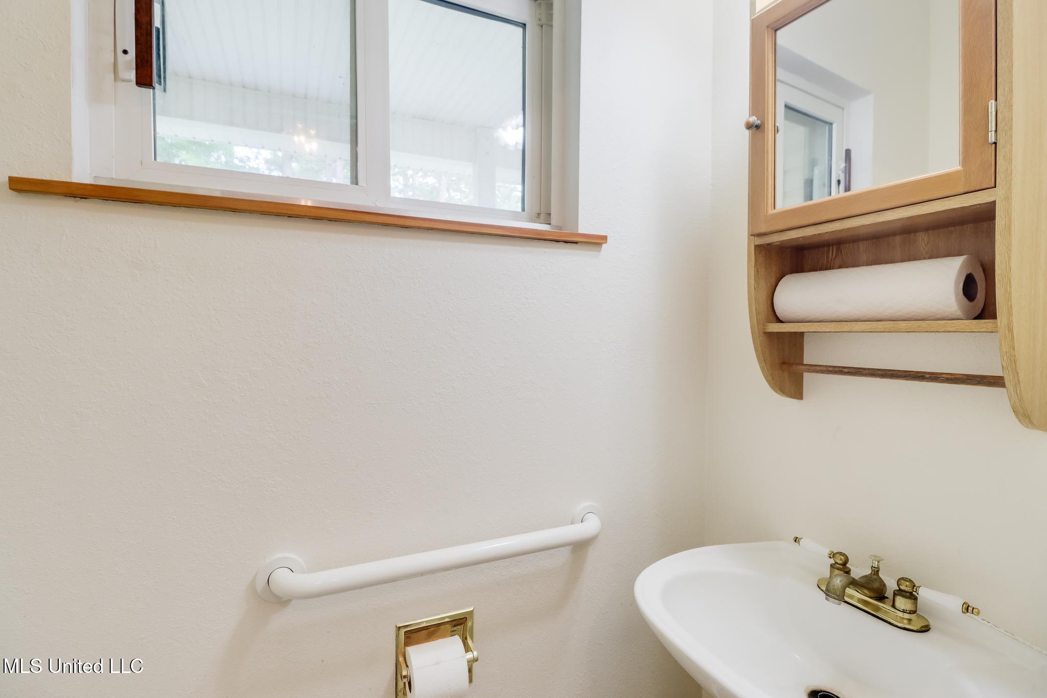 14024 Lorraine Road Biloxi, MS 39532 - Photo 14 of 23 Half Bath