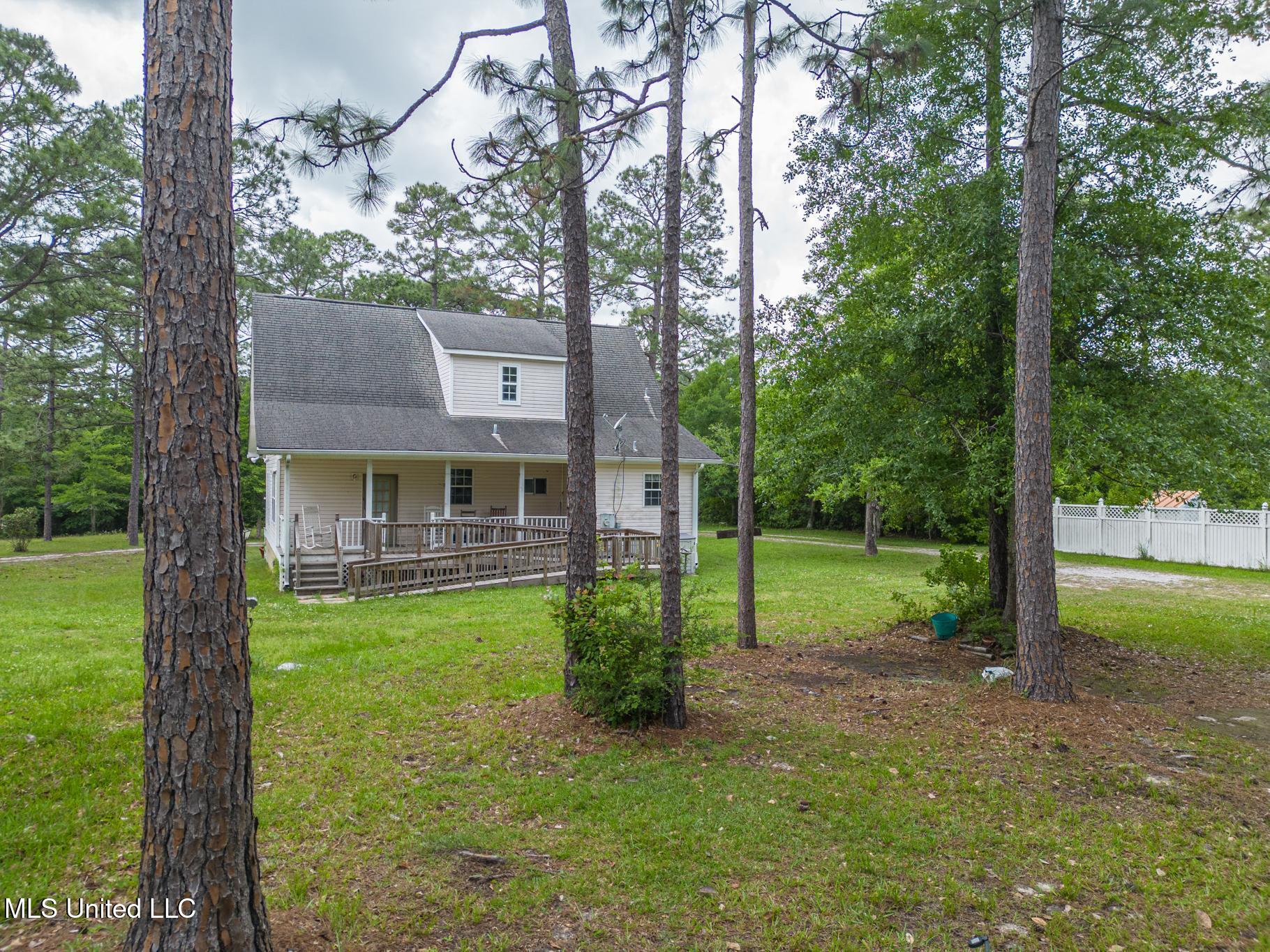 14024 Lorraine Road Biloxi, MS 39532 - Photo 3 of 23 Back