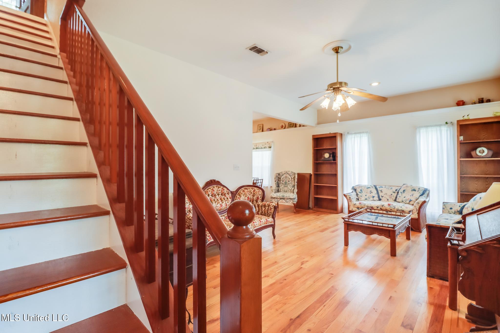 14024 Lorraine Road Biloxi, MS 39532 - Photo 9 of 23 Living Room