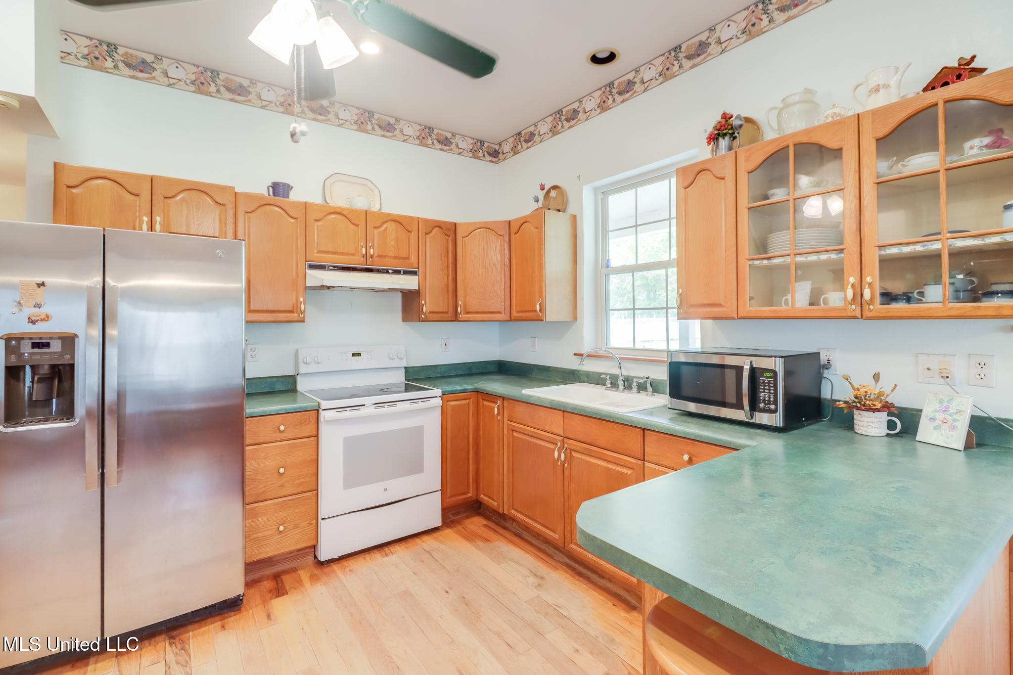 14024 Lorraine Road Biloxi, MS 39532 - Photo 10 of 23 Kitchen