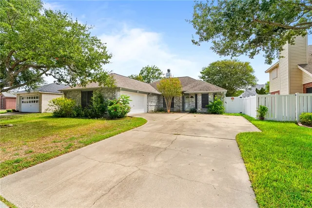 a view of house with garden space and trees