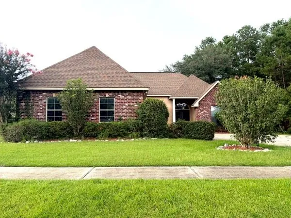 $375,000 | 165 Wood Thrush Drive, Madisonville, LA 70447