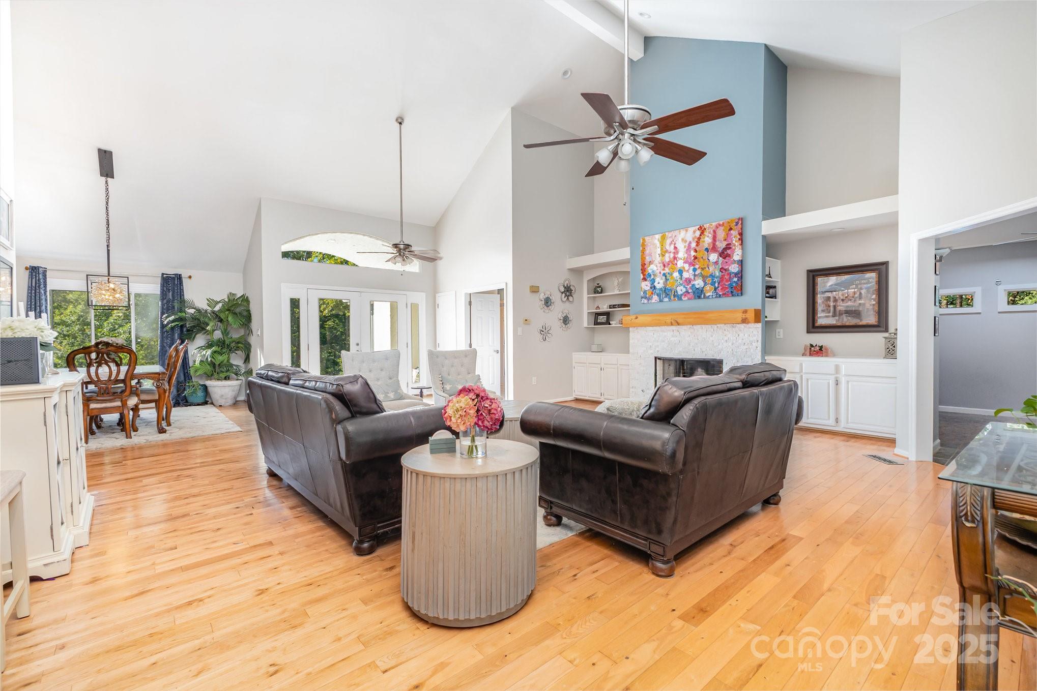 7042 Chelsea Day Lane Tega Cay, SC 29708 - Photo 4 of 40 a living room with furniture