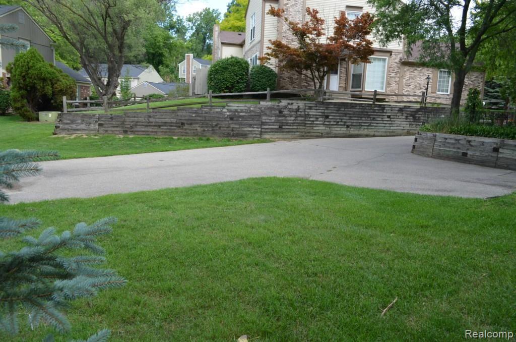 1416 Crescent Lane Rochester, MI 48306 - Photo 11 of 58 Extra parking for your guests