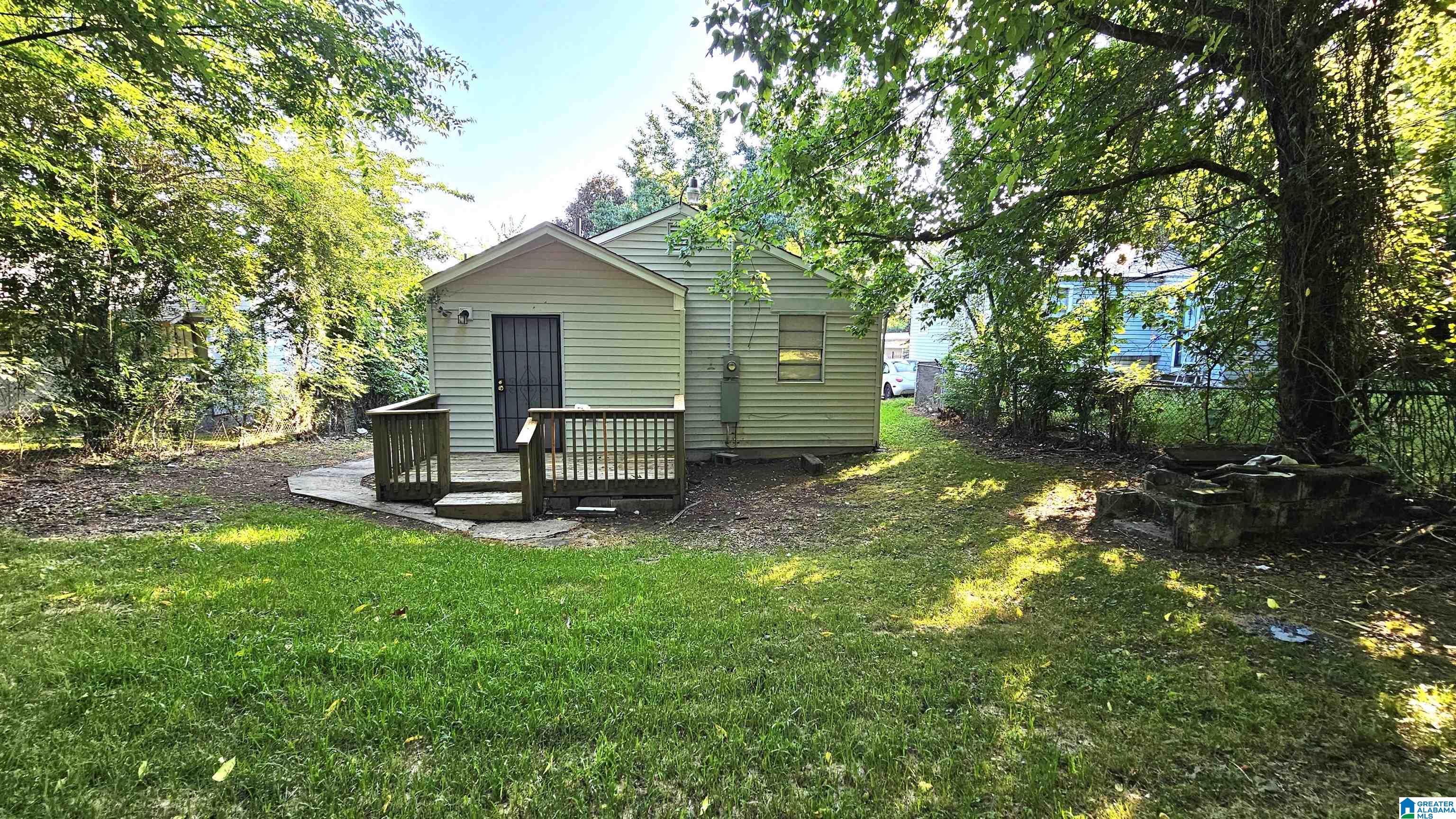 565 Seminole Circle Fairfield, AL 35064 - Photo 2 of 10