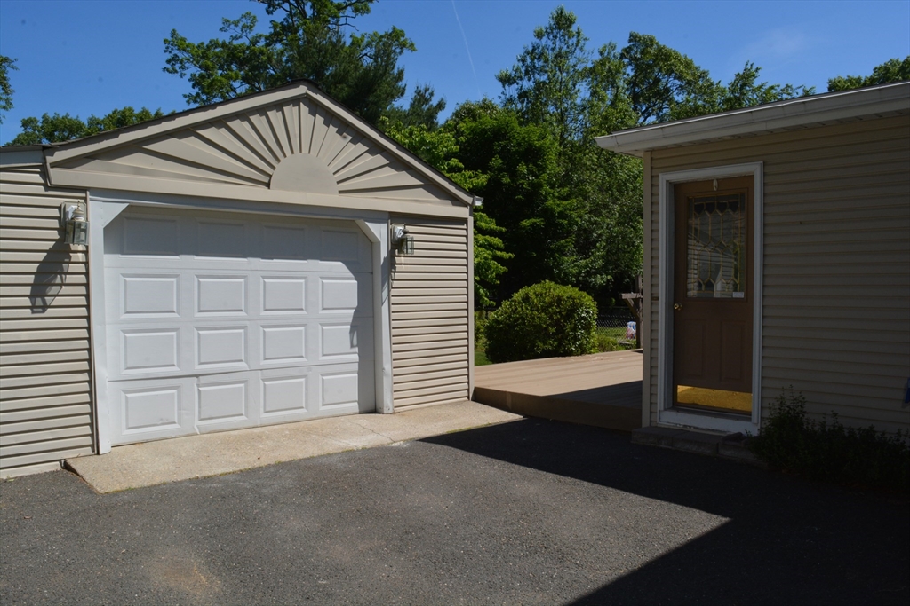 20 Exeter Street West Springfield, MA 01089 - Photo 6 of 42