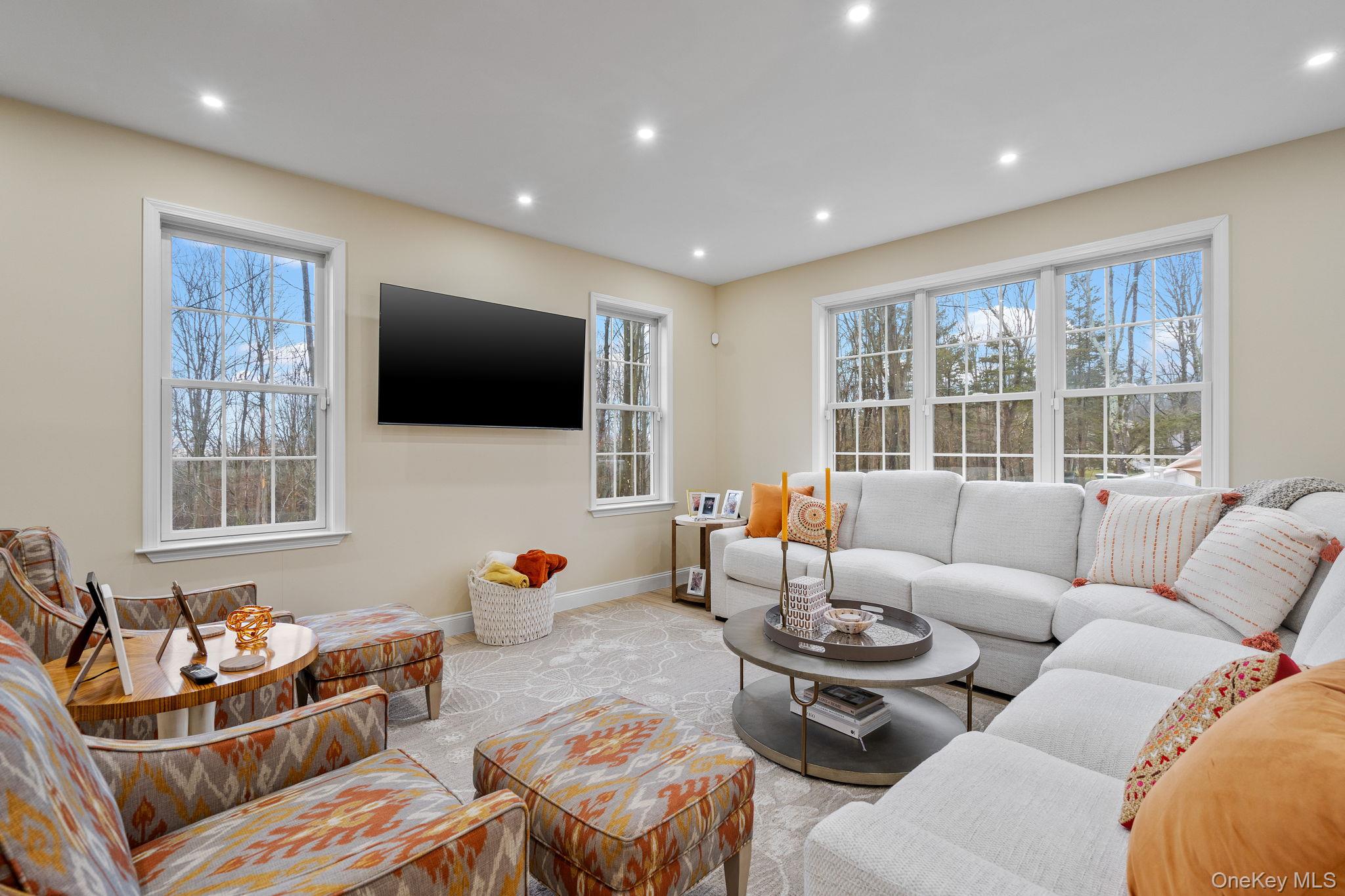 159 Rombout Road Poughkeepsie, NY 12603 - Photo 4 of 34