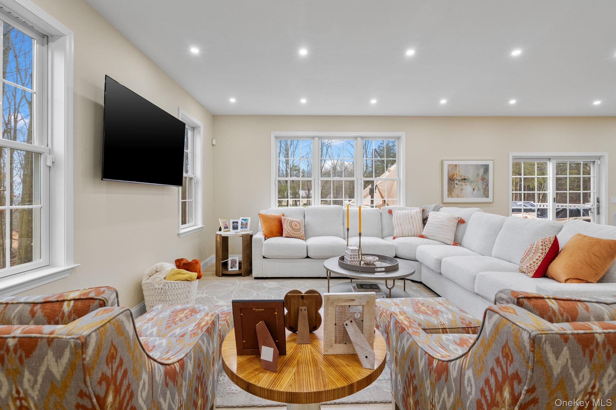 159 Rombout Road Poughkeepsie, NY 12603 - Photo 5 of 34