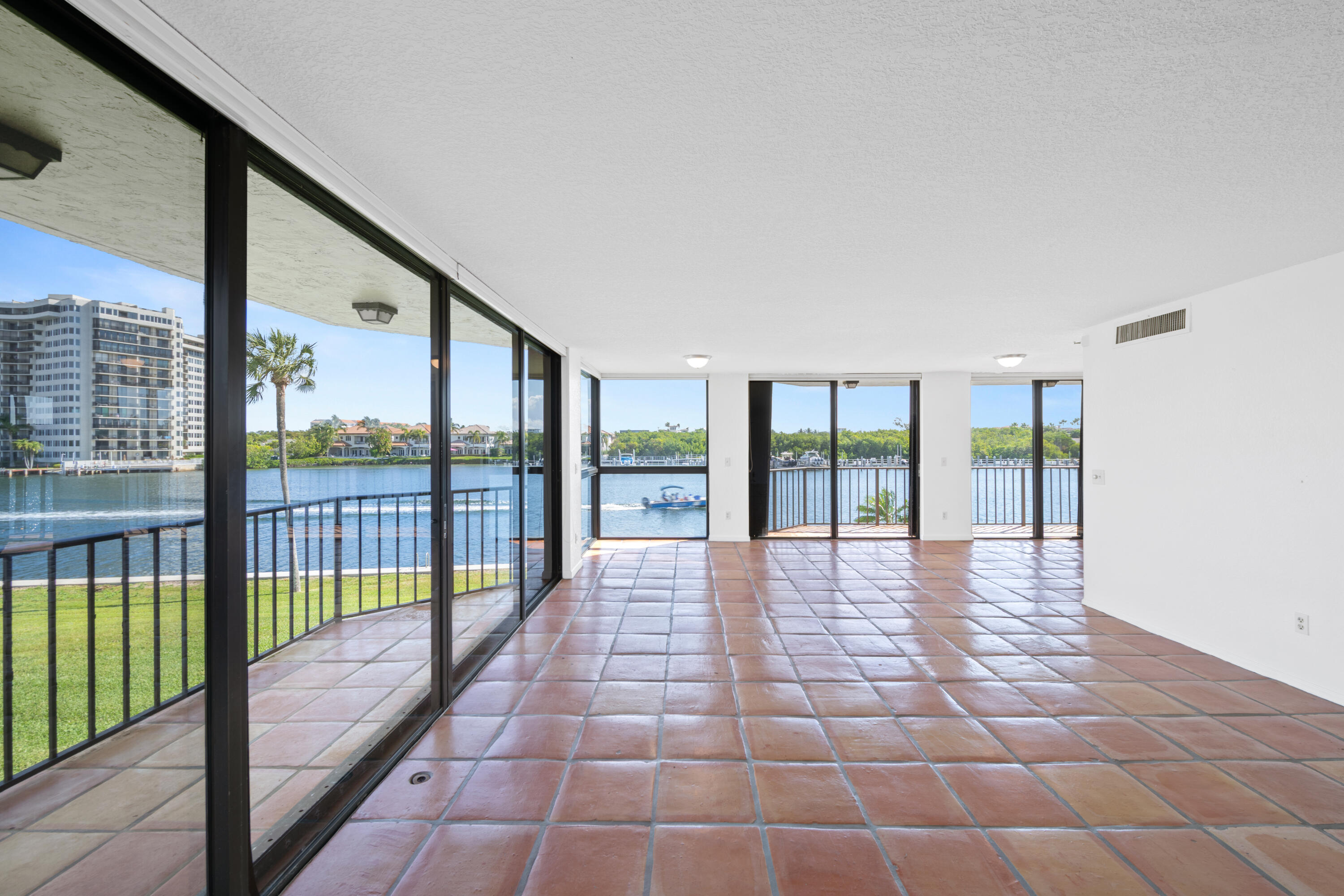 899 Jeffery Street, Unit 214 Boca Raton, FL 33487 - Photo 11 of 61 DSC_1578