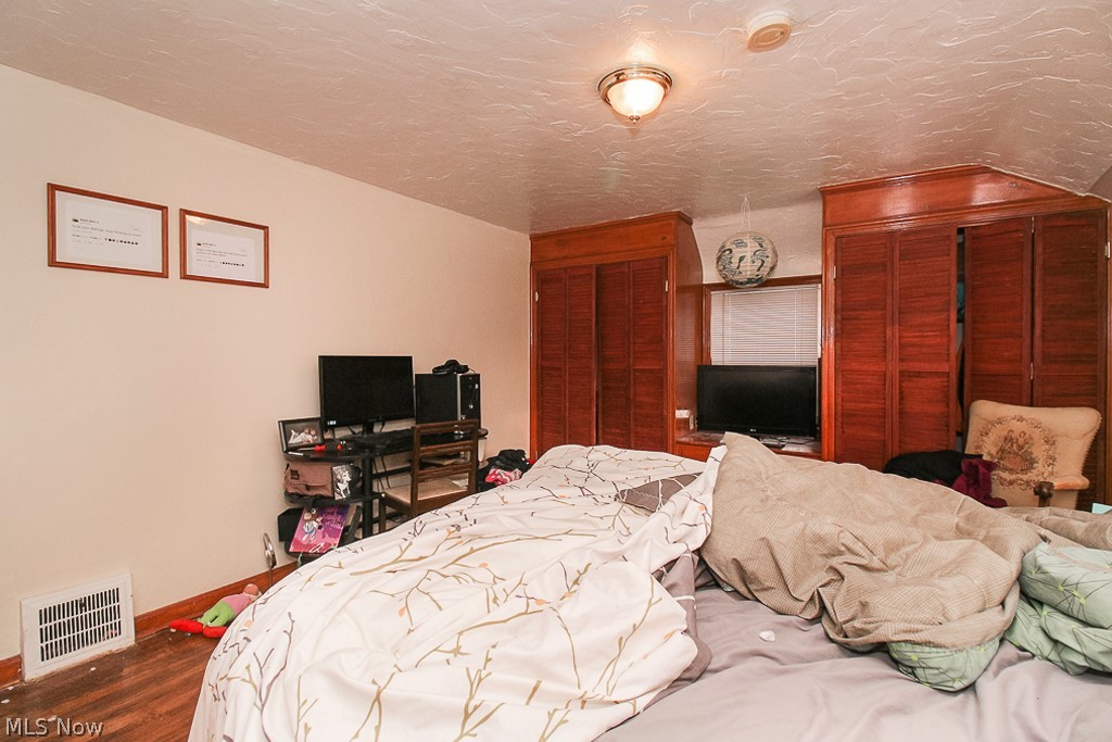 2050 Staunton Road Cleveland, OH 44118 - Photo 17 of 35