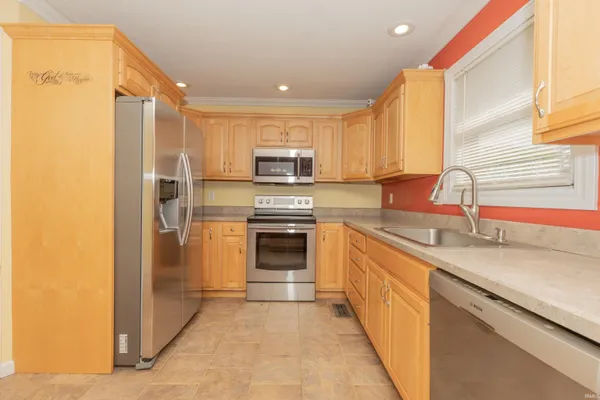 $305,000 | 808 South Concord Drive, Princeton, IN 47670