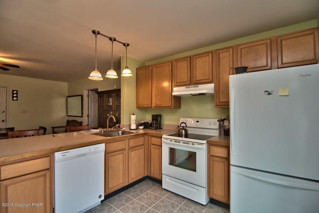 188 Hummingbird Trail Bushkill, PA 18324 - Photo 11 of 34 Kitchen View 3