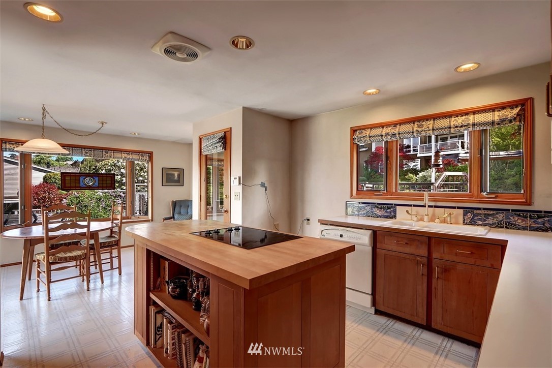 4052 Southwest Donovan Street Seattle, WA 98136 - Photo 13 of 35 Gallery Image 13