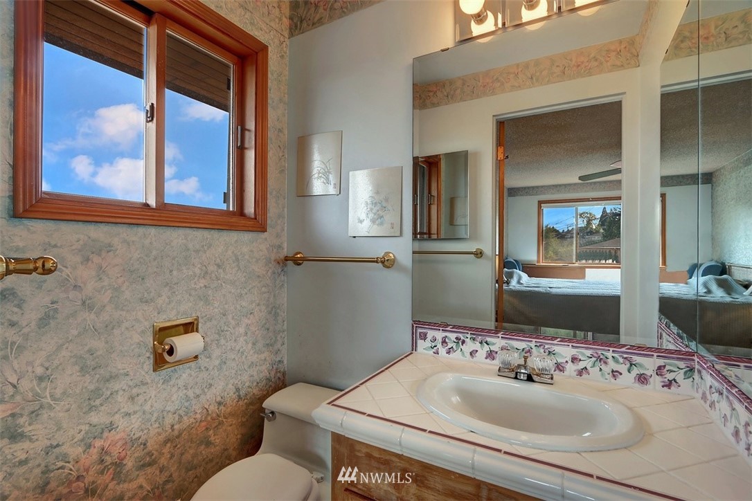 4052 Southwest Donovan Street Seattle, WA 98136 - Photo 19 of 35 Gallery Image 19