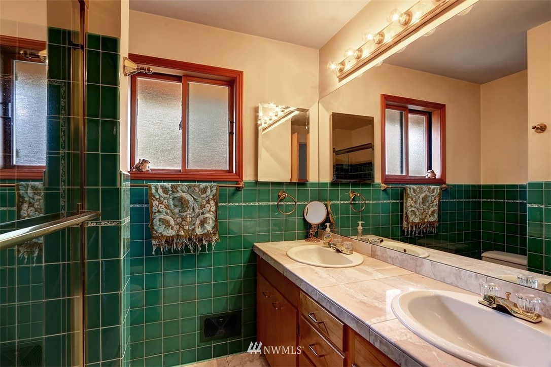 4052 Southwest Donovan Street Seattle, WA 98136 - Photo 22 of 35 Gallery Image 22