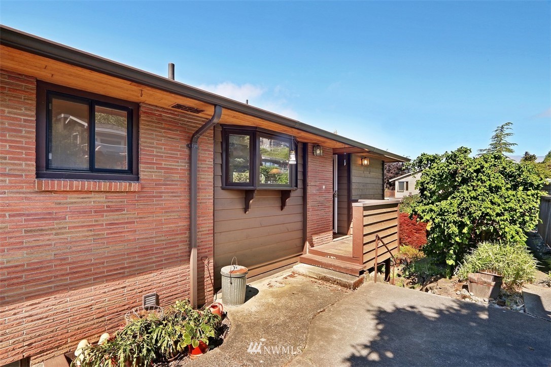 4052 Southwest Donovan Street Seattle, WA 98136 - Photo 33 of 35 Gallery Image 33